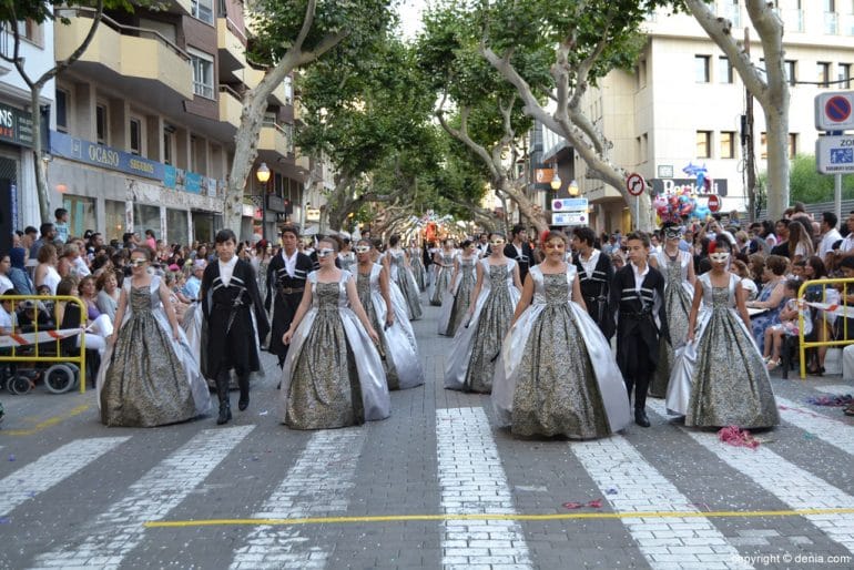 Carrozas Dénia 2017 - Comparsa de la falla Oeste