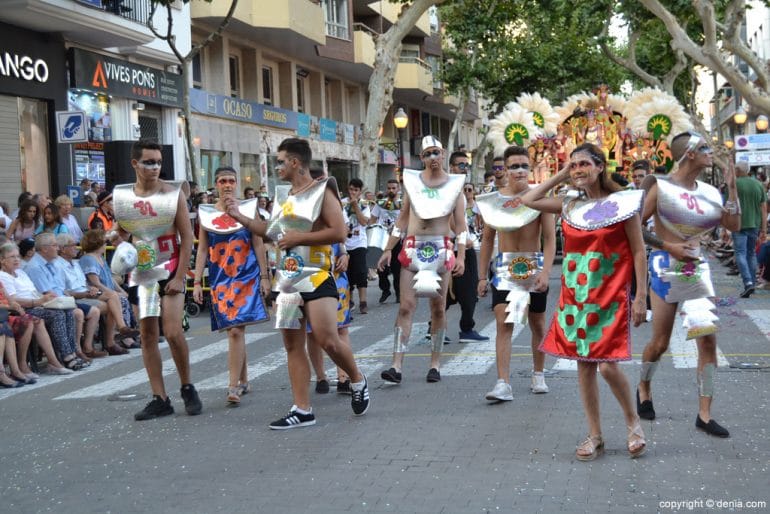 Carrozas Dénai 2017 - Comparsa de Darrere del Castell