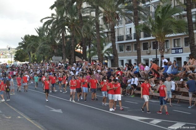 06 ultima entrada de toros de denia 2017 los quintos antes de la entrada