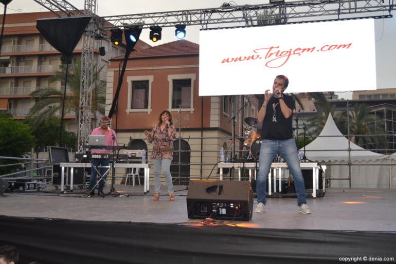 Reparto de cocas fiestas de Dénia 2017 - Trío Jem