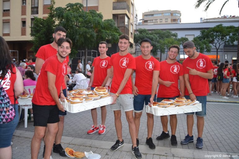 Reparto de cocas fiestas de Dénia 2017 - quintos 2017
