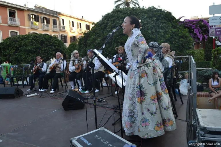 XXII Aplec de Danses de Dénia - Presentadora del Grup de Danses Cresol