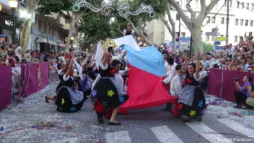 Carrozas Dénia 2017 – La comparsa de Campaments gana el segundo premio