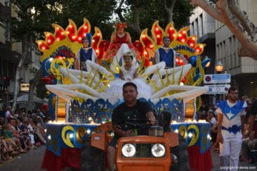 Carrozas Dénia 2017 – Carroza de la falla Centro