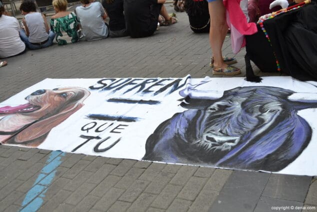 14 manifestacion antitaurina en denia pancarta