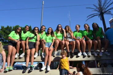 Segunda entrada de toros Dénia 2017 – Peña de chicas en la barrera