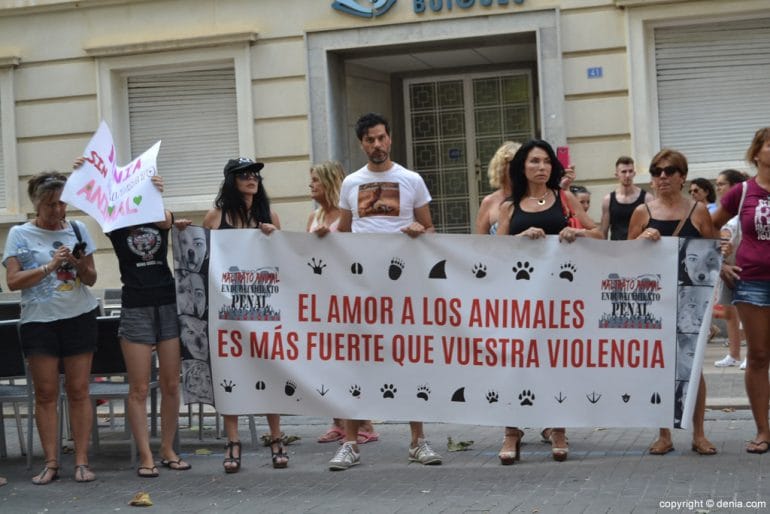 Manifestación antitaurina en Dénia - pancarta
