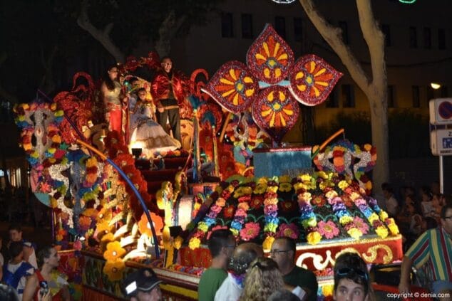 18 carrozas denia 2017 carroza de les roques iluminada