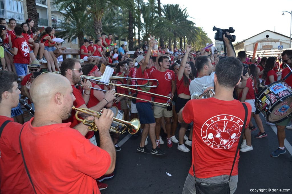 20 segunda entrada de toros denia 2017 quintos con la charanga