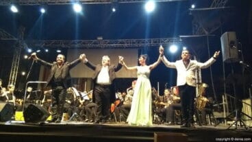 24 concierto homenaje a nino bravo cantantes y director de la banda