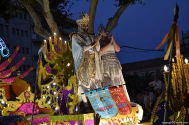 Carrozas Dénia 2017 – Cargos de Baix la mar con los banderines