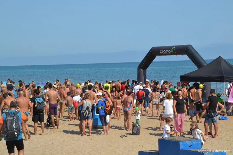 Ambiente en la playa durante la travesía 5000