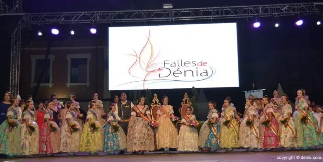 70 acto del dia del fallero denia 2017 corte de honor de clara maria parejo
