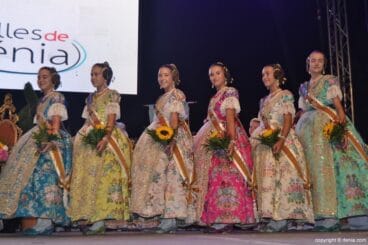 Acto del Día del Fallero Dénia 2017 – Corte de honor de Clara María Parejo