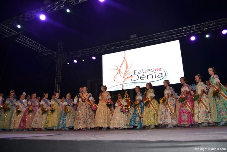 Acto del Día del Fallero Dénia 2017 - Las falleras mayores junto a Clara María Parejo y su corte de honor