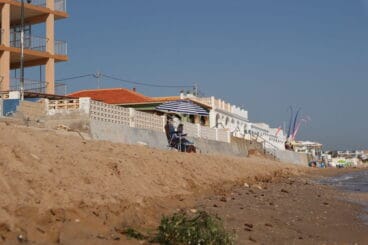 Abandono en la playa de Les Deveses