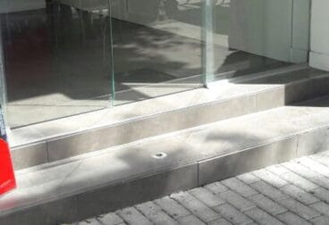 accés a una botiga del carrer marques de camp