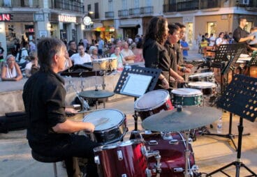Actuación de la Colla La Llebetjà en Dénia