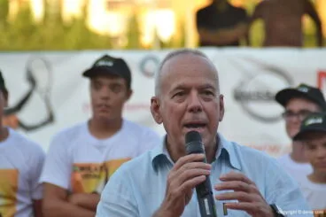Antonio Martínez hablando al público