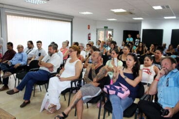 Asistentes a la conferencia sobre la Gran Redada en Dénia