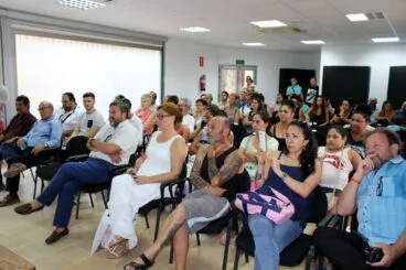 Asistentes a la conferencia sobre la Gran Redada en Dénia