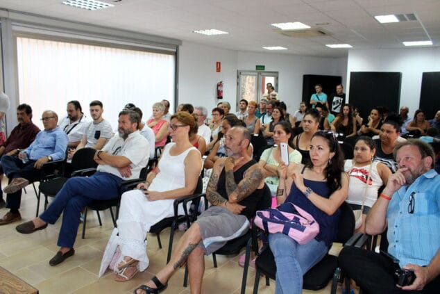 asistentes a la conferencia sobre la gran redada en denia