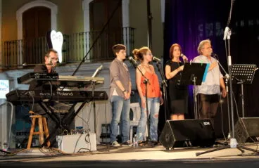 Cantantes que acompañan a Paco Muñoz