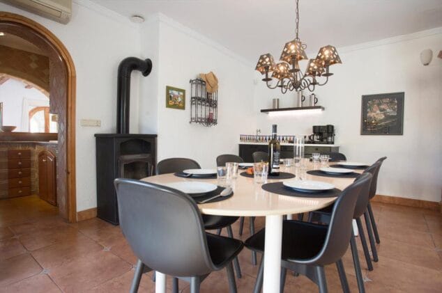 comedor aguila rent a villa