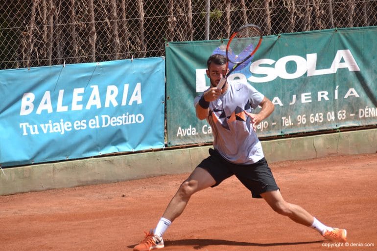 Eduard Esteve conectando su derecha