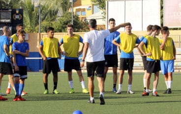 el tecnico con los jugadores