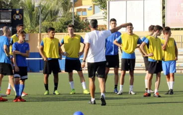 el tecnico con los jugadores