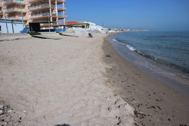 estado de la playa de les deveses