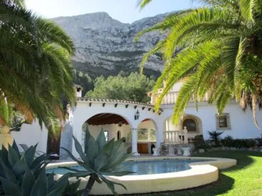 Exterior Aguila Rent a Villa