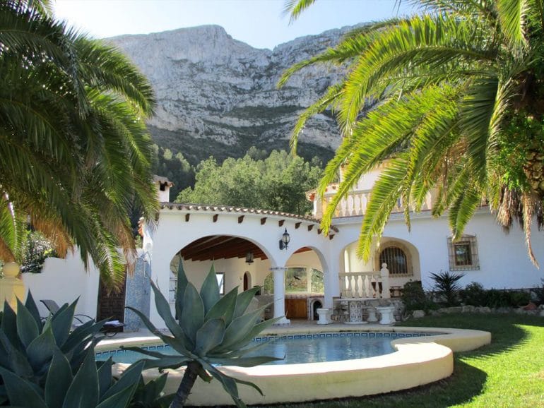 Exterior Aguila Rent a Villa