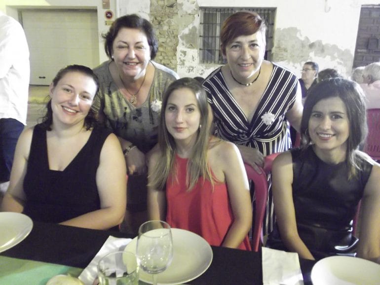 Falleras de Baix la Mar en la cena de carrozas