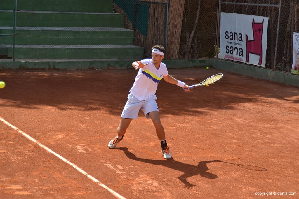 gakhov preparando para golpear de derecha
