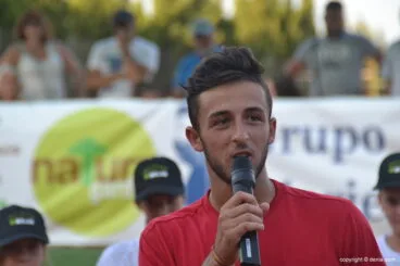 Javier Barranco hablando al público