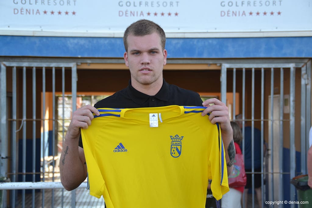 José Aldair y Jorge Caballero nuevos fichajes del Dénia Futsal 2 jose aldair crespo delgado con la camiseta del denia futsal