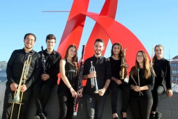 jovenes interpretes de la agrupacio artistica musical de denia