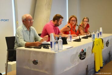 la mesa presidencial en la asamblea del cd denia