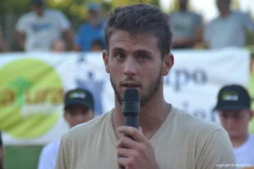 Lizariturry hablando al público