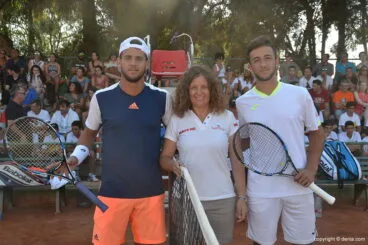 Los protagonistas de la final con la juez árbitro