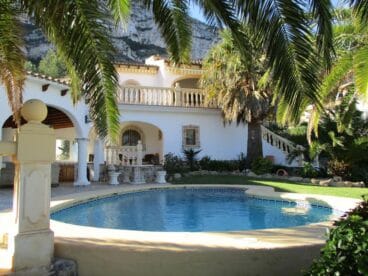 piscina aguila rent a villa