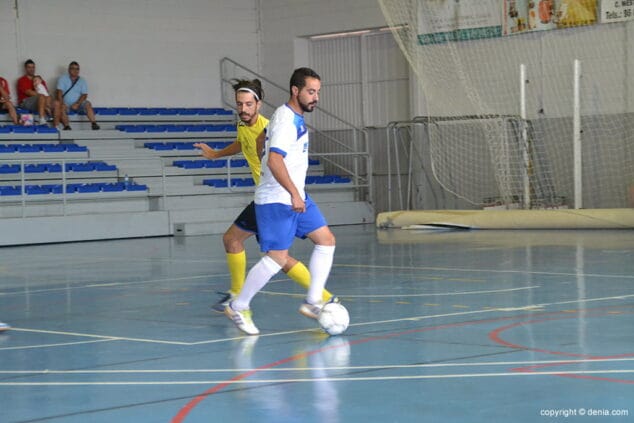 El equipo de Reale Seguros Ginestar fue el vencedor de las '24 Horas Ciudad de Dénia' 8 roberto controlando la pelota