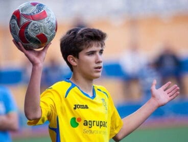 santi palacios sacando de banda