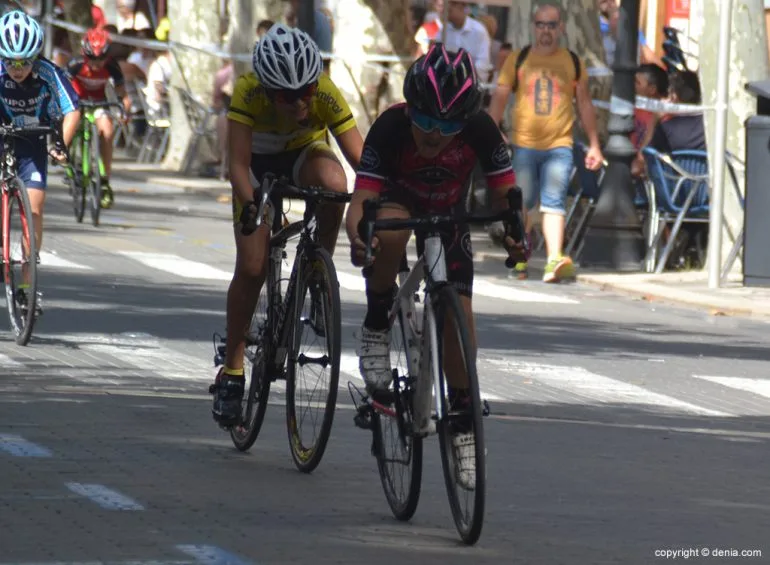 Sprint entre Adam Gascón y Joan Buigues