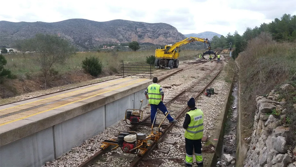 FGV continúa las obras de mejora de la línea 9 del TRAM con la adquisición de traviesas para la vía 1 trabajos de mejora en la linea 9 del tram