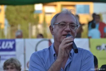 Vicente Devesa hablando al público