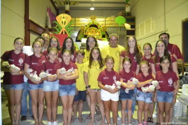 Visita a la carroza de la falla Darrere del Castell