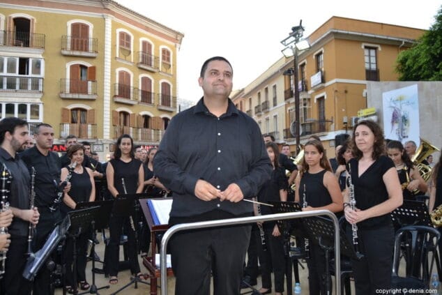 04 concierto de musica festera moros y cristianos denia 2017 director victor valles